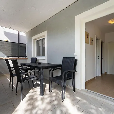 With Pool In A1 Appartement