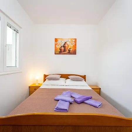 Apartment A1 With Balcony & Shared Pool - Free Parking * Nin