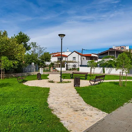 Apartament With Pool In A1