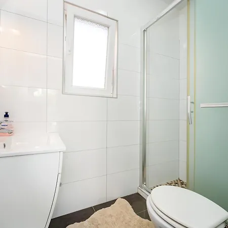 Appartement With Pool & Balcony - Walk To - Free Parking A1 Nin