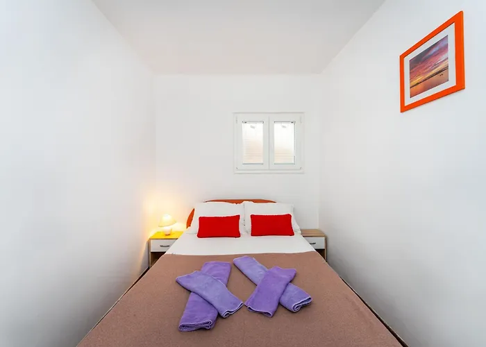 With Pool In A1 Apartament Nin