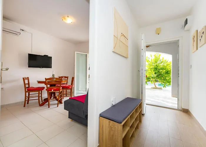 Apartament With Pool In A1 *