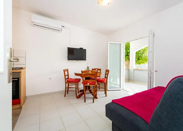 With Pool In A1 Apartament Nin